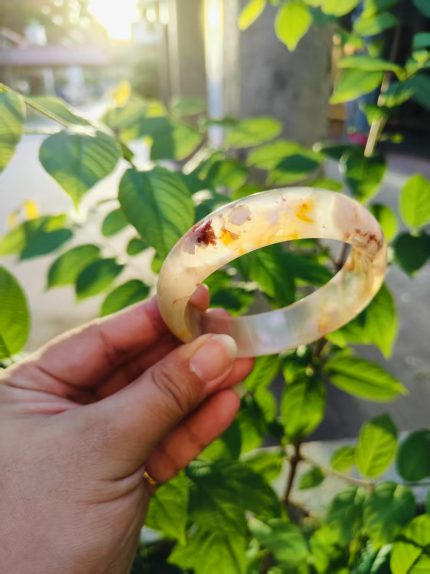 Sunlit Petal Agate Bangle